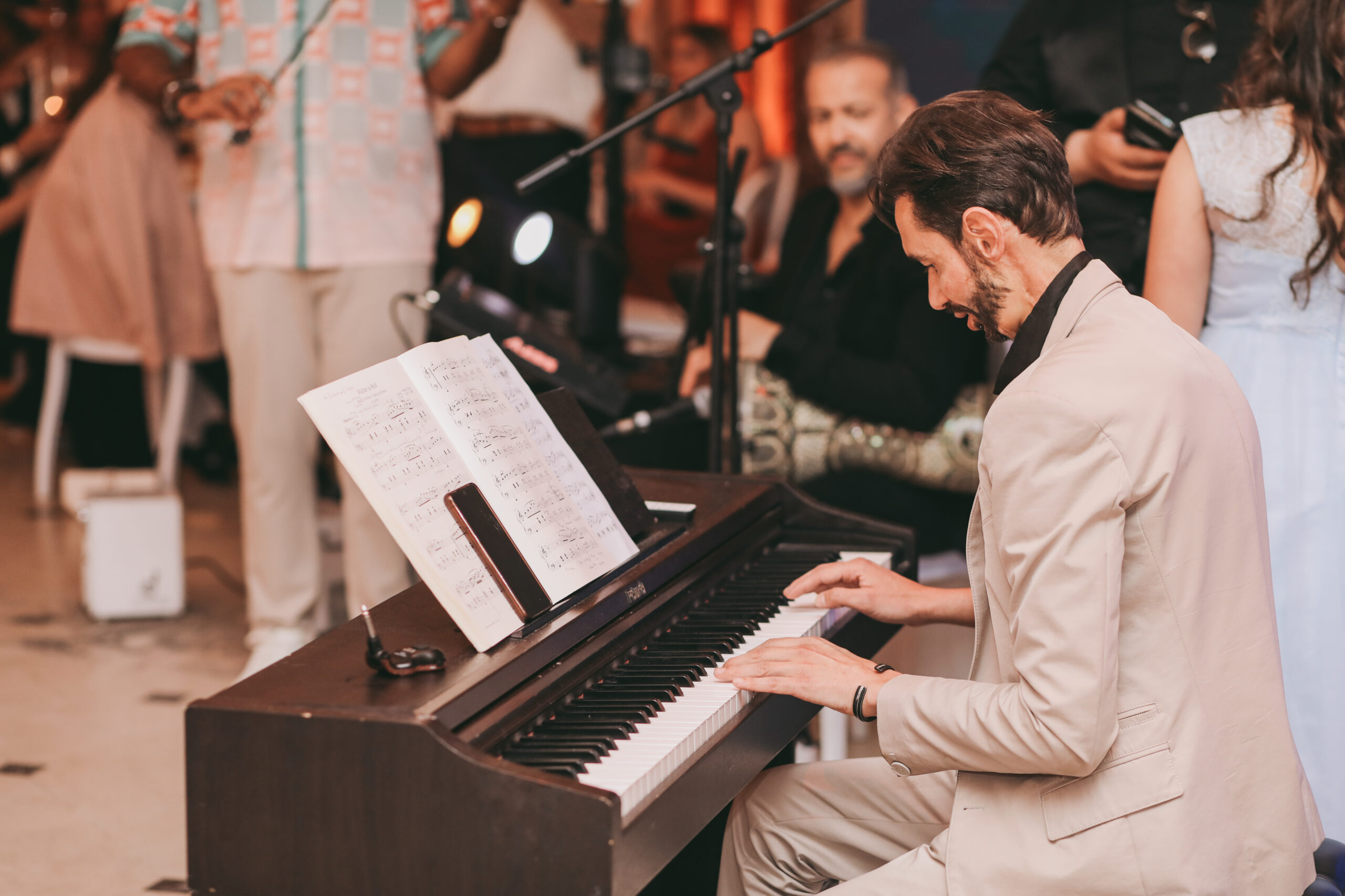 DJ mariage oriental en Seine-Saint-Denis avec DJ Dadicool jeux de lumière