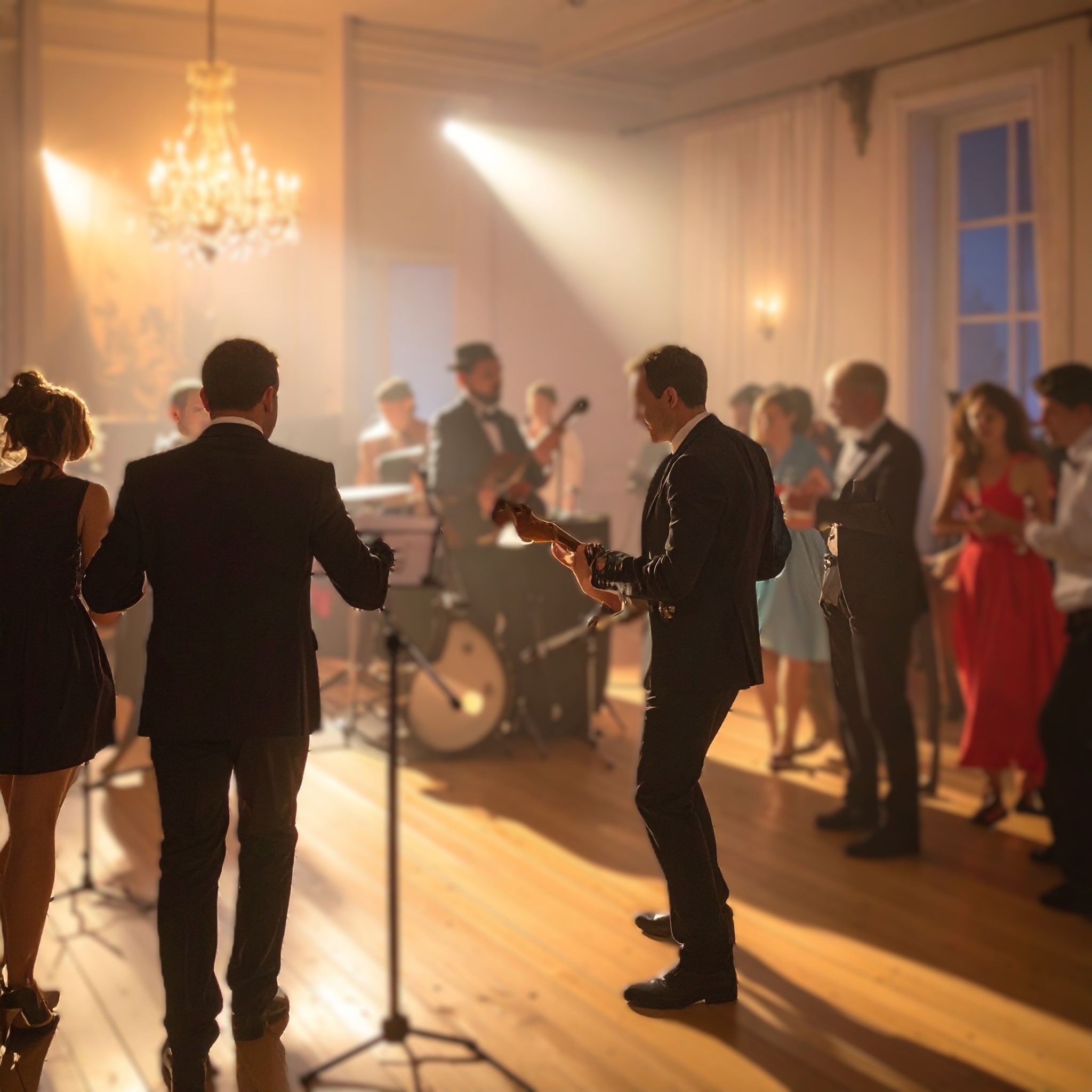 groupe live et invités sur le dancefloor lors d une soirée mariage avec DJ Dadicool