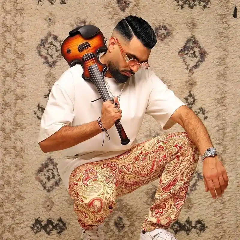 Anas, violoniste live de l'équipe DJ Dadicool, performance violon classique pour cérémonie, vin d'honneur et cocktail